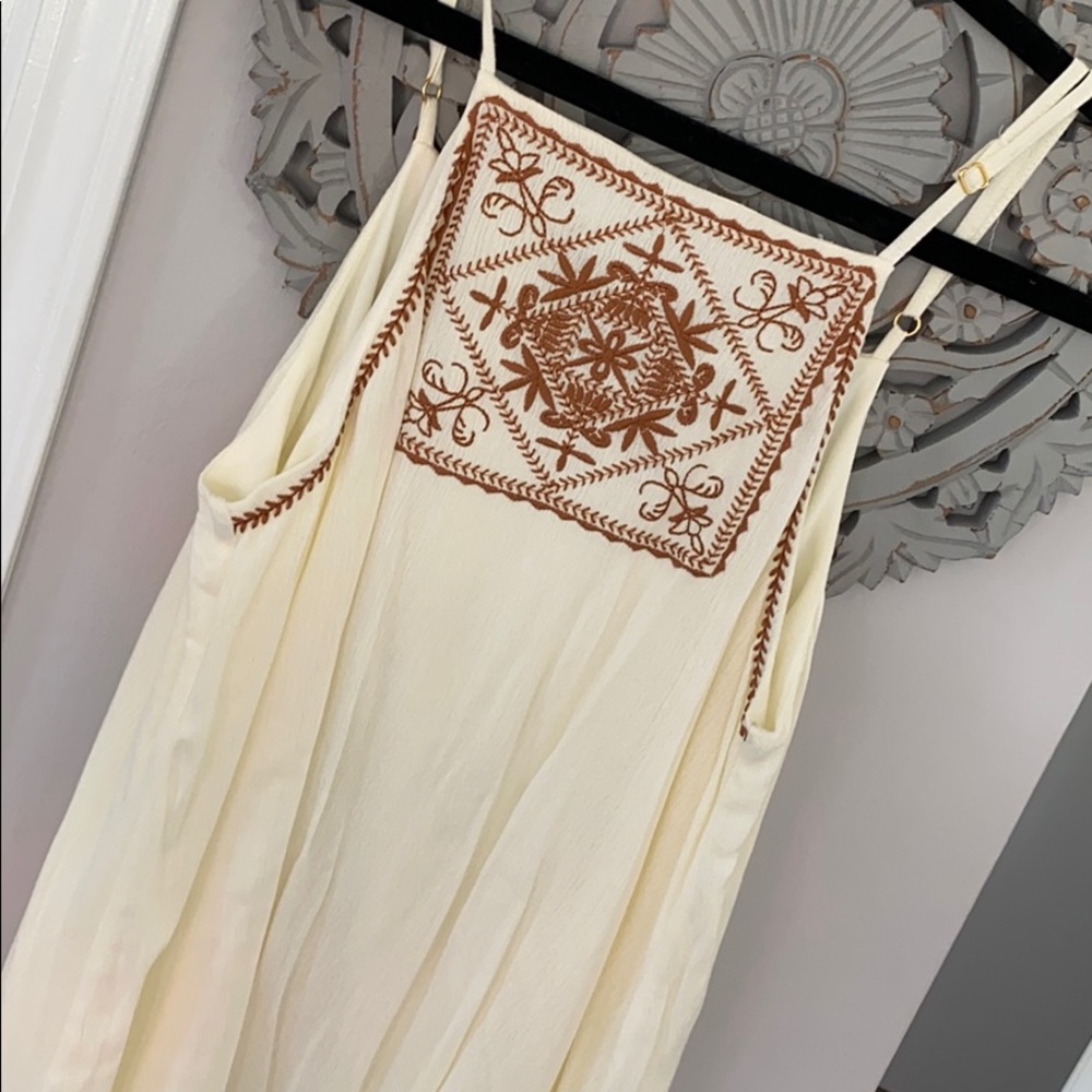 Flowy Dress - Picture 2 of 5